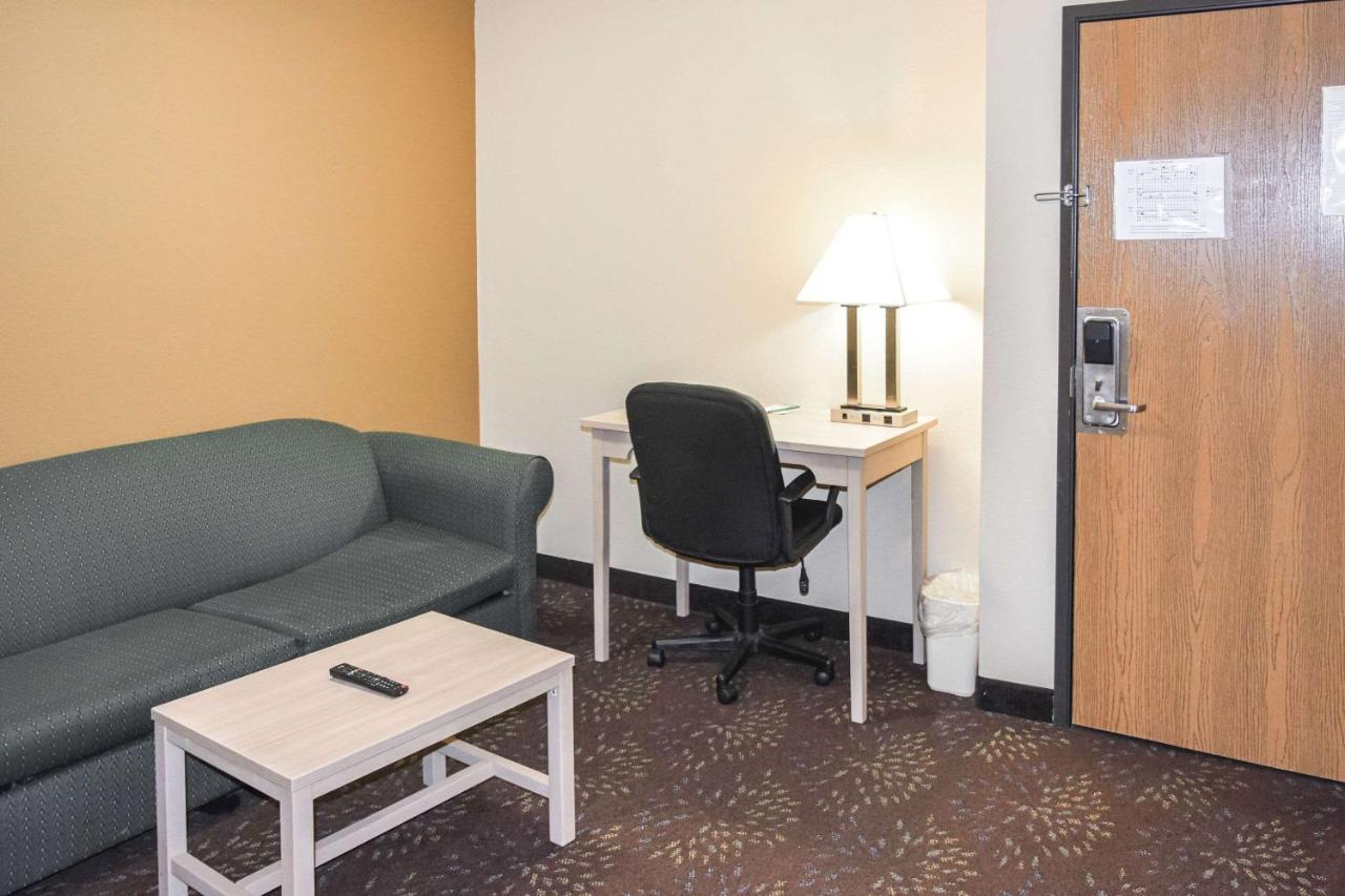 Quality Inn & Suites Brooks Louisville South Buitenkant foto