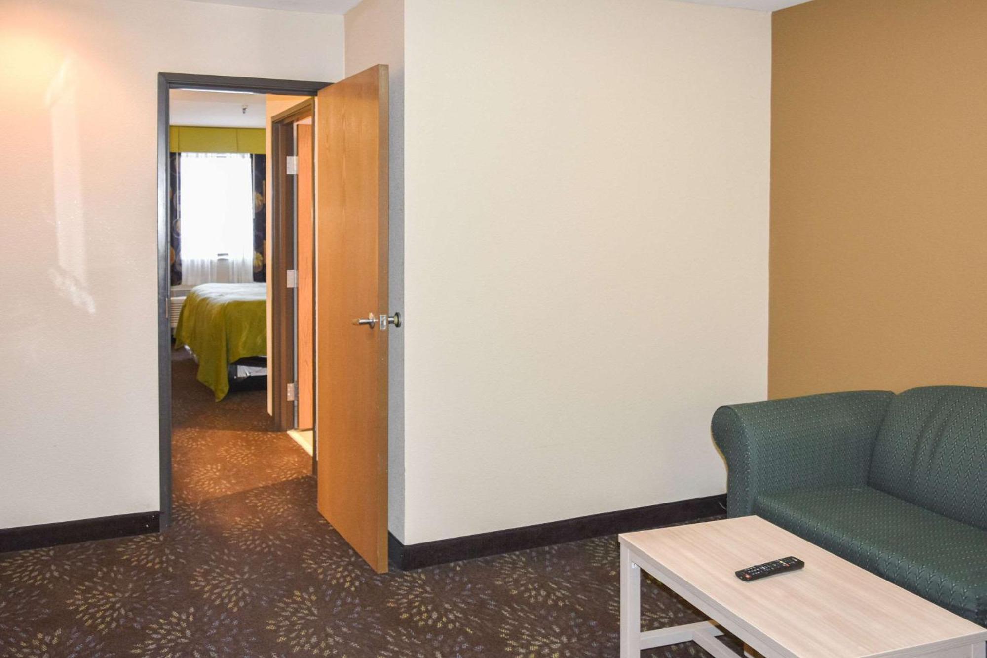 Quality Inn & Suites Brooks Louisville South Buitenkant foto
