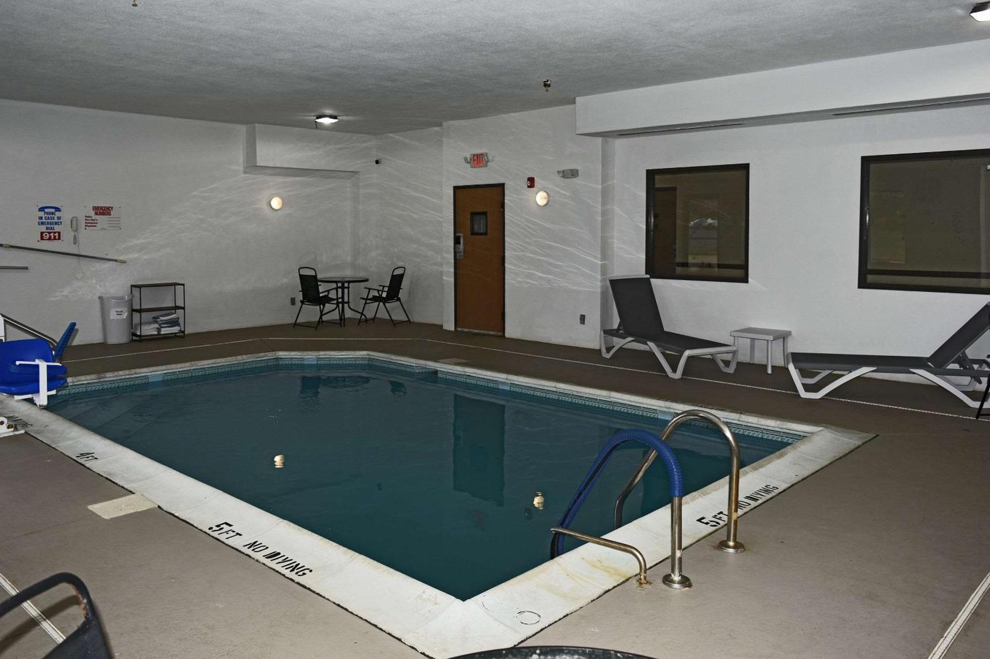 Quality Inn & Suites Brooks Louisville South Buitenkant foto