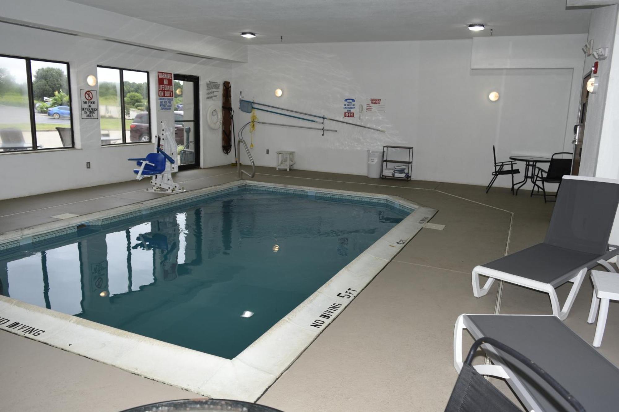Quality Inn & Suites Brooks Louisville South Buitenkant foto